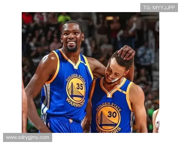 以斯蒂芬·库里为核心打造新时代篮球风潮的背后故事与影响力解析 以斯蒂芬·库里为核心打造新时代篮球风潮的背后故事与影响力解析